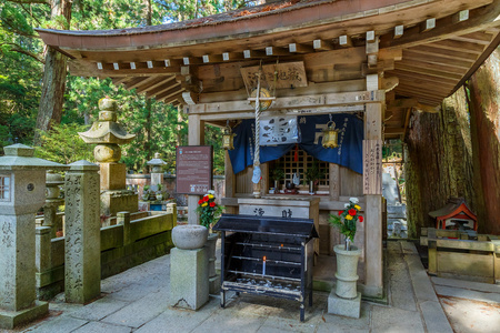 公墓在 okunoin 寺在和歌山县高野山 高野 san，日本