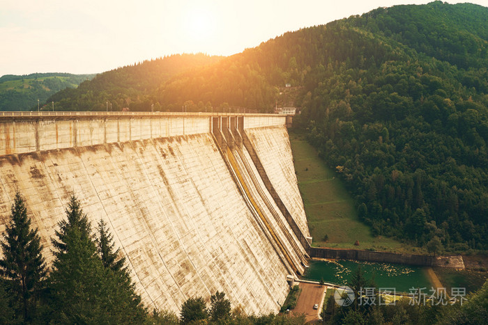 大坝在美丽的风景