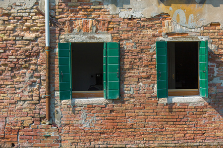 美丽的威尼斯窗户，一个典型的威尼斯房子，意大利