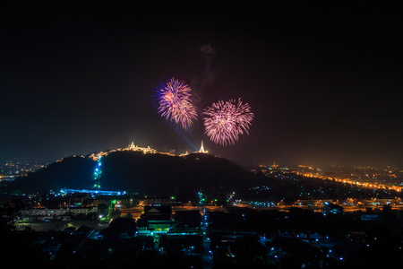 美丽的烟花在庆祝