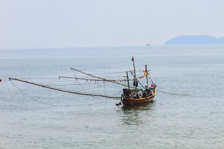 海上钓鱼船