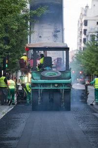 重型振动压路机在沥青路面工程