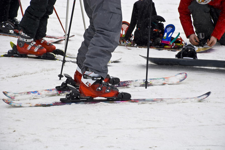 高山滑雪设备
