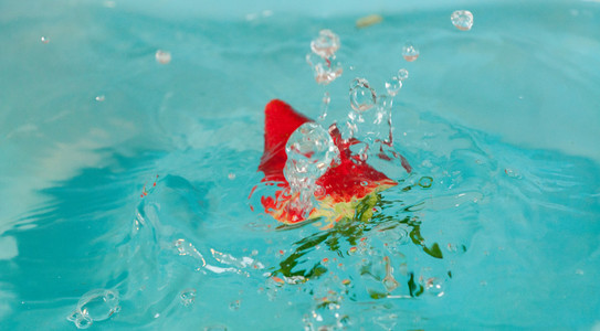 草莓和水