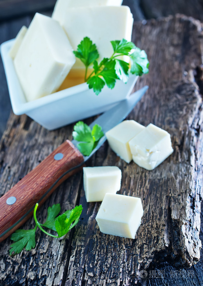 在碗里的新鲜奶酪