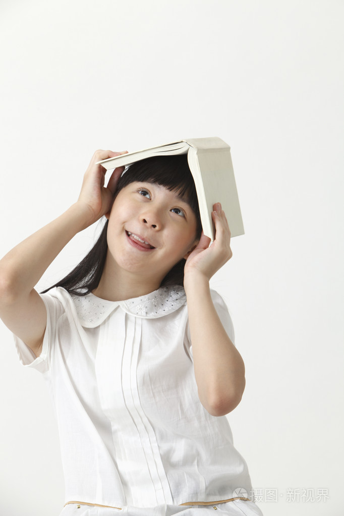 书的女孩封面头