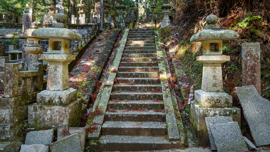 Okunoin 庙墓地面积在和歌山县高野山 高野山