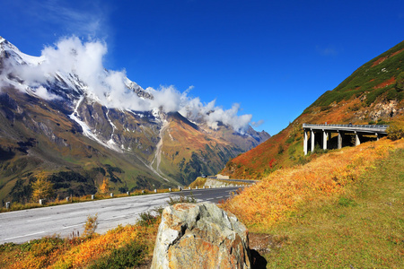 如诗如画的高山道路