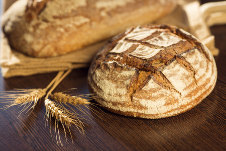 乡村面包 小麦的一个传统的布袋