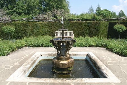 雕塑的喷泉，纵然城堡花园，肯特，英国