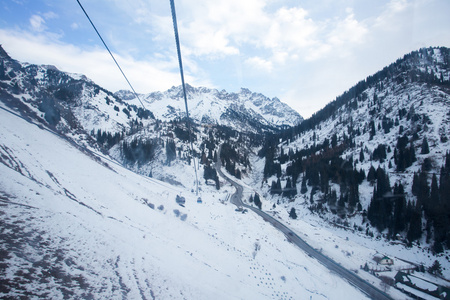 钦布拉克雪山缆车