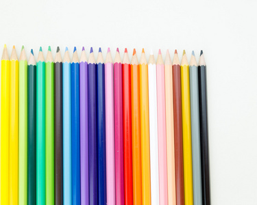 行的彩色铅笔蜡笔
