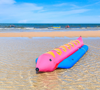 香蕉船上海滩照片