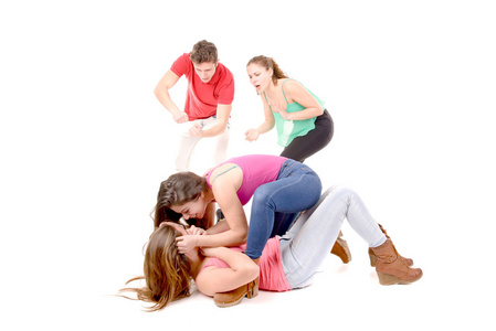 青少年欺负一个女孩照片