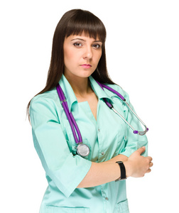严重的护士，孤立在白色背景上的年轻女医生