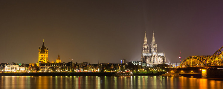 夜间科隆全景