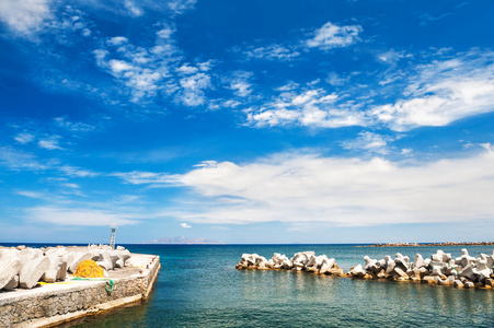 美丽的海景，从老码头。希腊圣托里尼岛