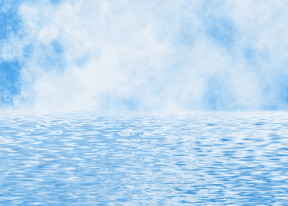 模糊云天际线在水前景照片