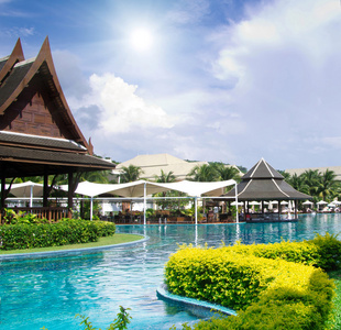 在泰国的热带风情游泳池。