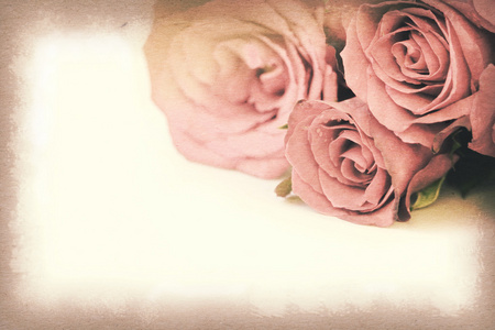 复古纸纹理，粉红玫瑰花束，文本的空间