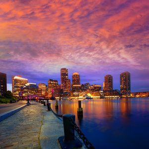 在风扇码头马萨诸塞州波士顿夕阳天际线