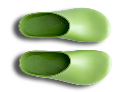 对清洁绿色园艺鞋