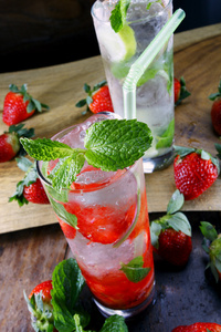 草莓水果鸡尾酒