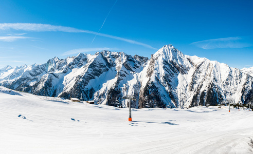 奥地利阿尔卑斯山滑雪胜地 Mayrhofen全景