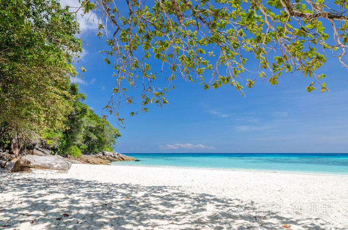 水晶般清澈的海水和白色沙滩大才岛,泰国安达曼