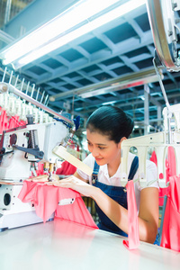印尼的裁缝在亚洲纺织工厂