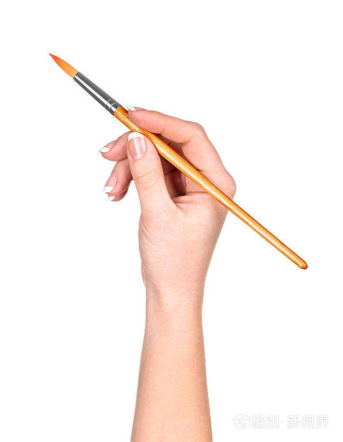 手在孤立的白色背景上绘制画笔