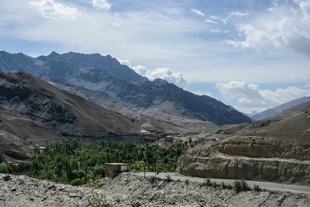 在夏天的喜马拉雅山风景