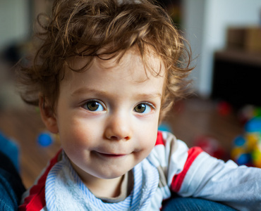 1 岁婴儿男孩肖像