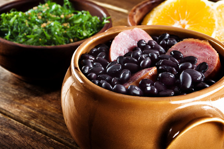 典型的巴西菜 feijoada