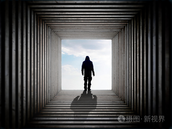 在隧道的边缘人