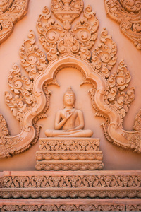 与泰国传统雕刻佛像