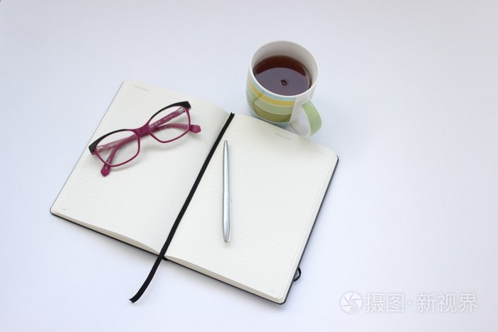 喝杯茶笔与空白打开笔记本