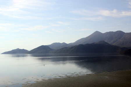 高山湖泊图片