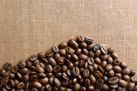 框架的咖啡豆颜色麻布背景