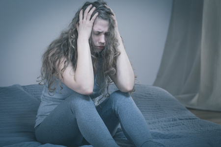 心慌心悸心慌意乱哭的女人照片