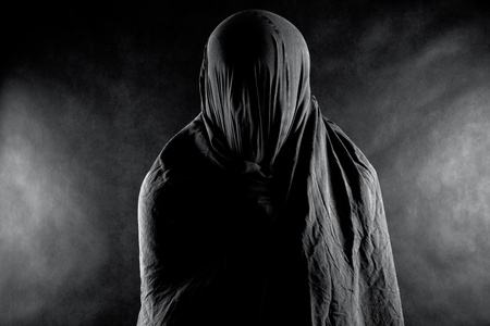 鬼影黑暗中幽灵般的身影卡通风格的有趣和可怕的玩具怪物矢量插图集合