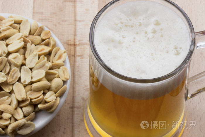 淡啤酒和烤的花生照片-正版商用图片1iladd-摄图新视界