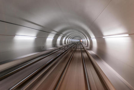 真正的高速隧道