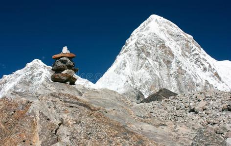 普莫里山和石人尼泊尔