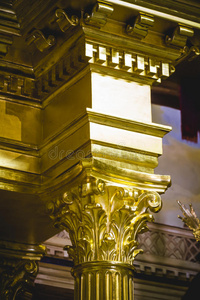 柱头饰有金箔宗教