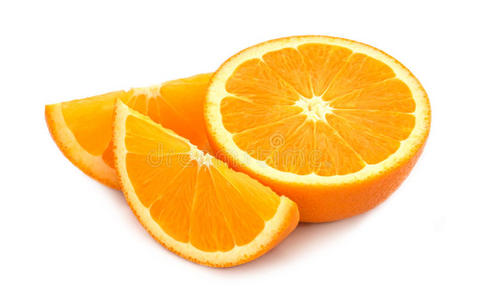 白色背景下分离的橘子果片