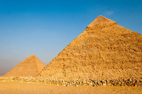开罗吉萨高原的埃及金字塔