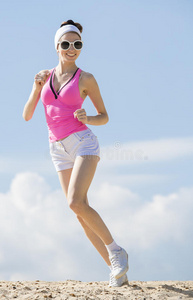 慢跑女孩从事体育运动