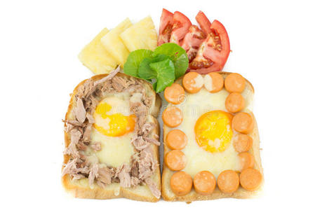 早餐有面包和鸡蛋照片