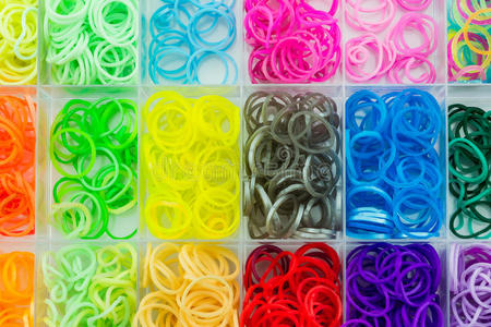 五颜六色的弹性彩虹织带。
